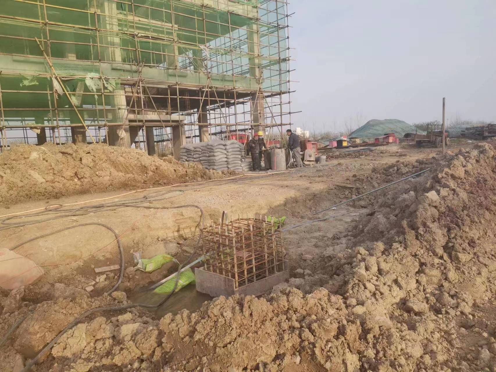 洛隆当桥梁出现裂缝的时候应该及时加固修补